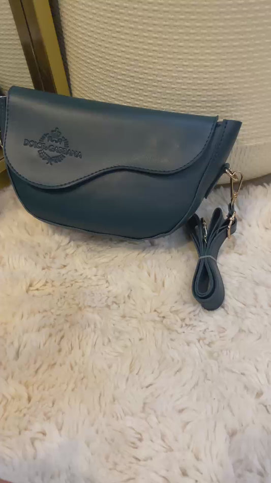 Carry Chic Confidence – Your Go-To Crossbody for Any Occasion Blue